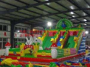 黑龍江充氣城堡質(zhì)量展示 - 河南藍(lán)月月氣模玩具廠家產(chǎn)品展示第一頁(yè)